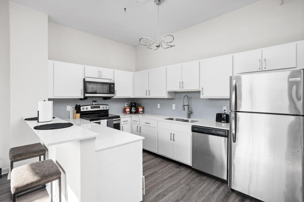 2Br 2Ba In The Block Apartment By Cozysuites Indianapolis Exterior photo