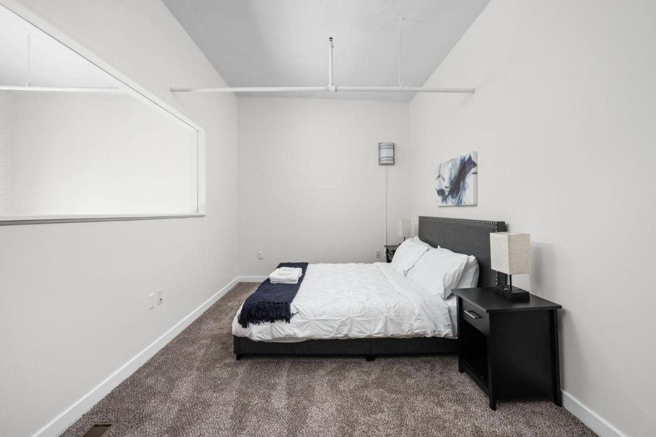2Br 2Ba In The Block Apartment By Cozysuites Indianapolis Exterior photo