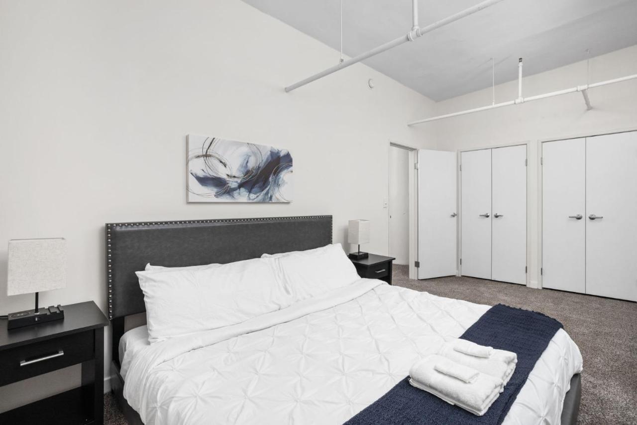 2Br 2Ba In The Block Apartment By Cozysuites Indianapolis Exterior photo